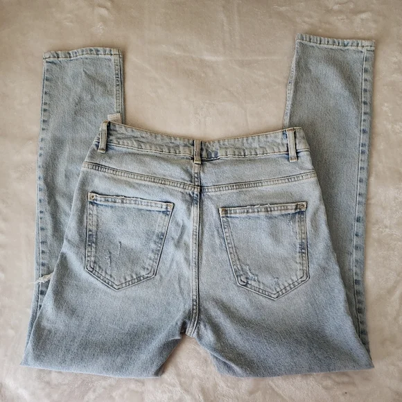 Zara Distressed JEANS - Picture 4 of 7